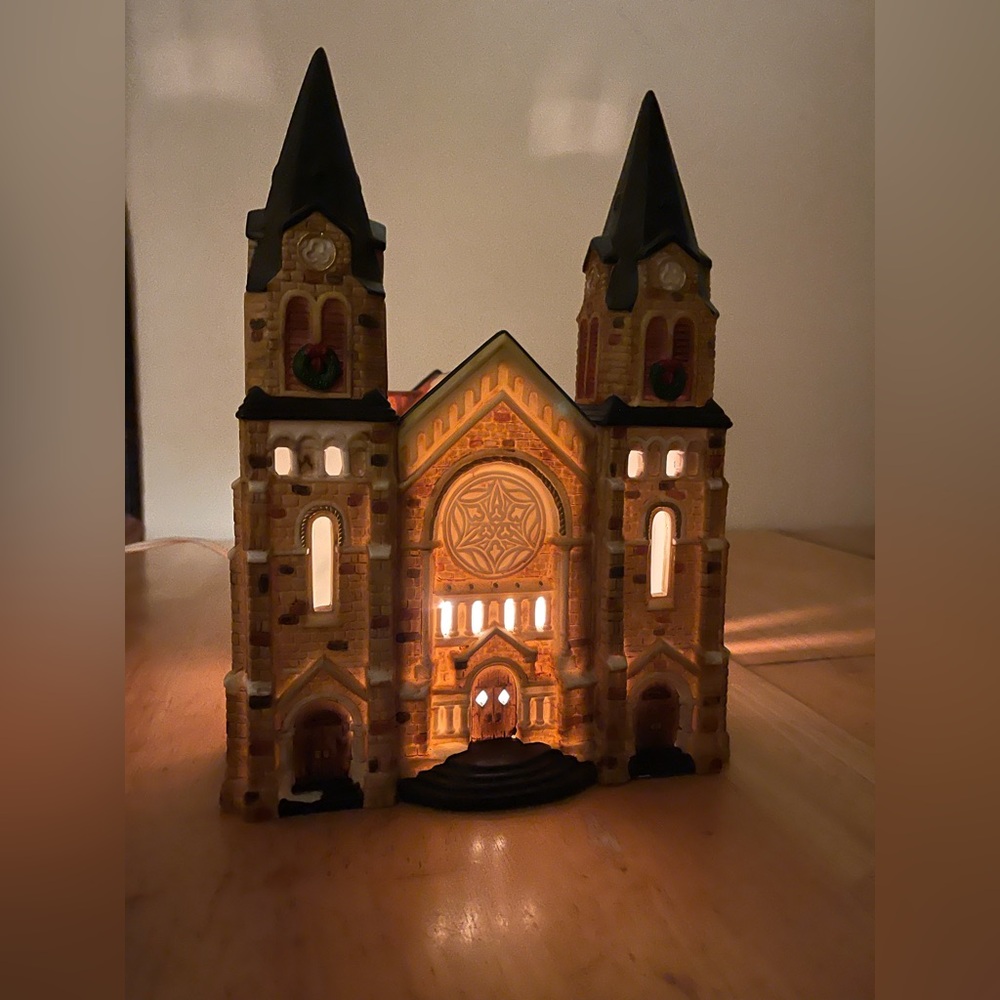 Vtg Limited Edition O'Well Heartland Valley Village Porcelain Church Cathedral